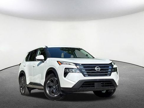 Used 2025 Nissan Rogue SV AWD/4WD image 2