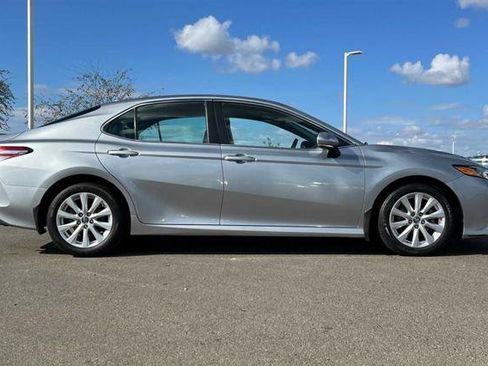 Certified 2019 Toyota Camry LE FWD image 3