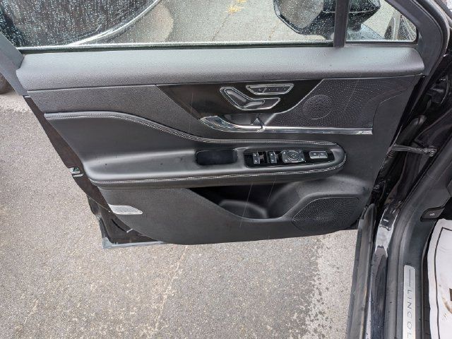 Used 2023 Lincoln Corsair AWD image 6