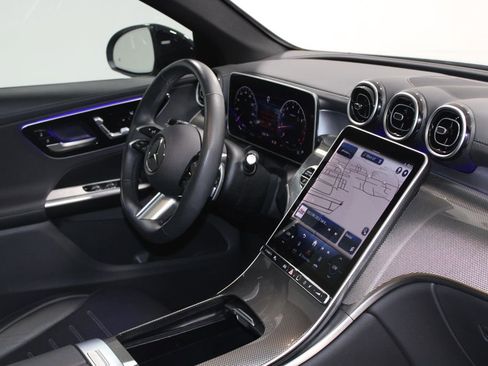 Used 2024 Mercedes-Benz GLC 300 4MATIC image 29