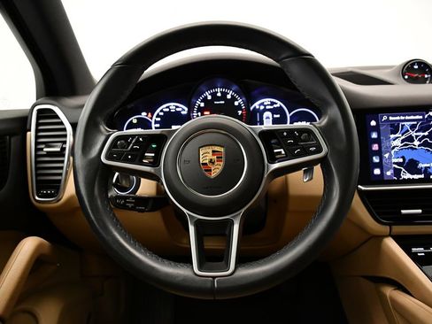 Used 2022 Porsche Cayenne Platinum Edition image 26