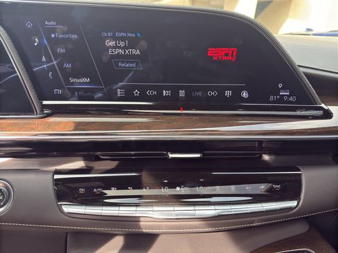 Used 2024 Cadillac Escalade Sport Platinum w/ LPO, ONYX Package AWD/4WD image 8