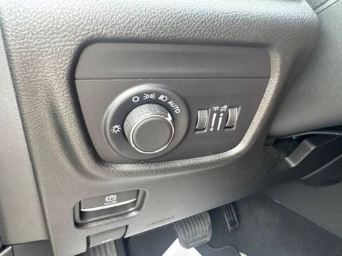 Used 2024 Jeep Grand Cherokee Altitude AWD/4WD image 31