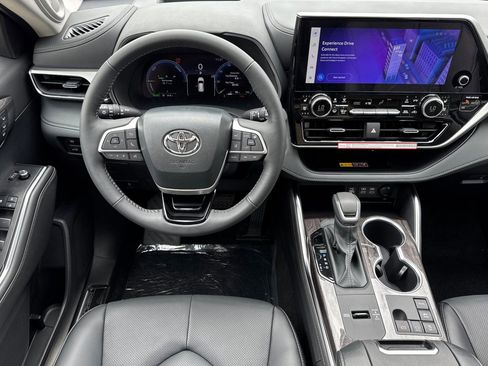 New 2026 Toyota Highlander Platinum AWD/4WD image 16