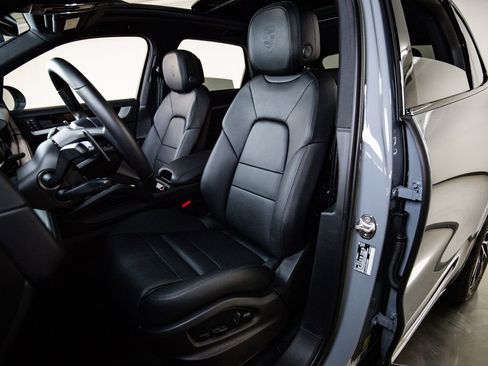 Certified 2026 Porsche Cayenne image 5