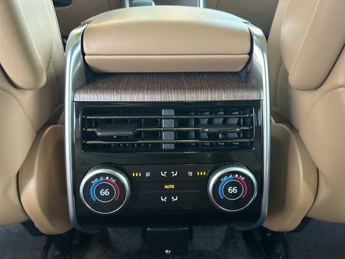 Used 2024 Land Rover Range Rover SE image 17