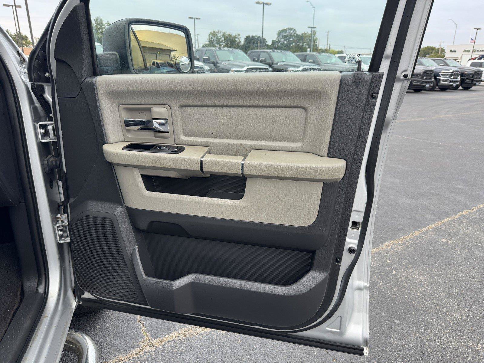 Used 2011 RAM 1500 Classic SLT w/ Luxury Group RWD image 33