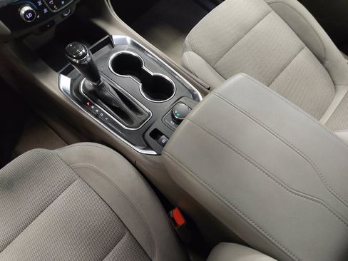 Used 2020 Chevrolet Traverse LT FWD image 26