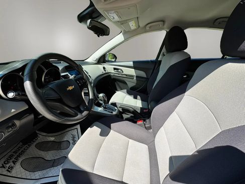Used 2014 Chevrolet Cruze LS FWD image 13