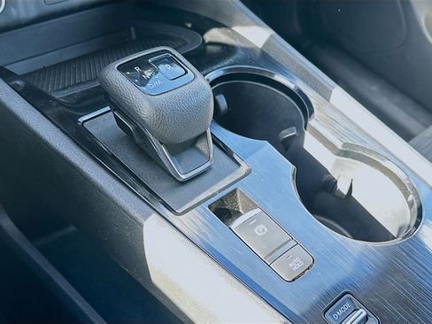 Used 2023 Nissan Rogue SV image 16