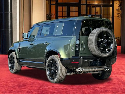 New 2026 Land Rover Defender 110 X-Dynamic SE image 4