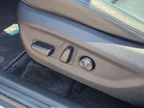 Used 2020 Kia Niro EX Premium w/ Cold Weather Package FWD image 23