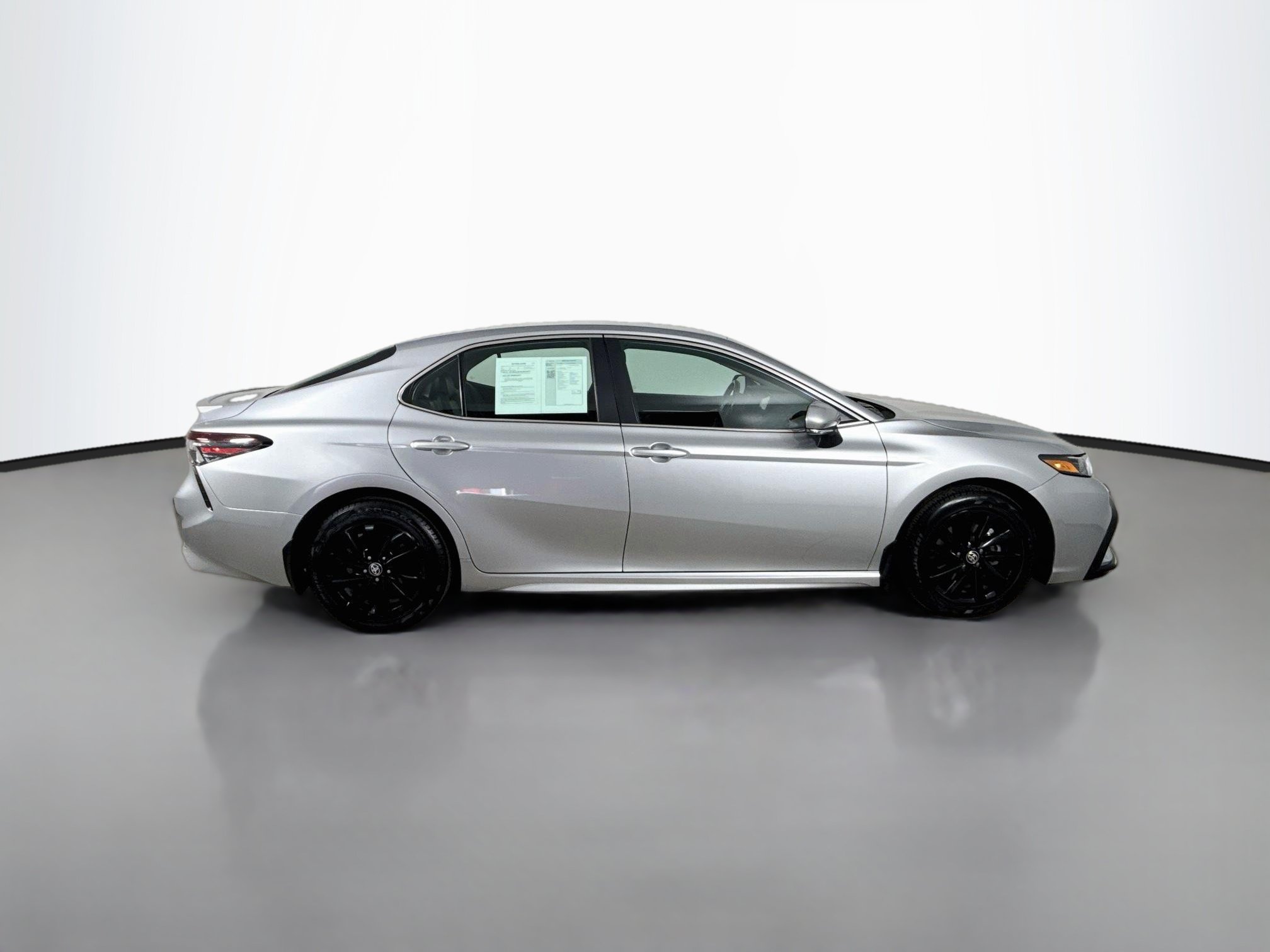 Used 2024 Toyota Camry SE FWD image 9