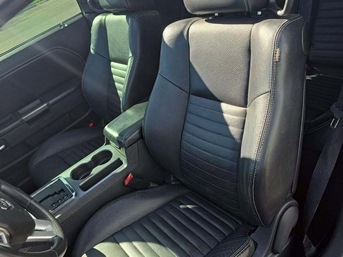 Used 2011 Dodge Challenger R/T image 7