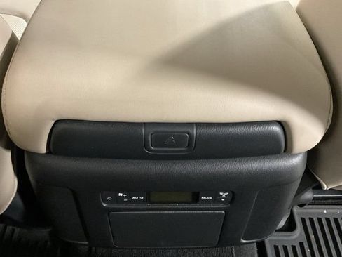 Used 2022 Nissan Armada SL w/ Captain's Chairs Package AWD/4WD image 25