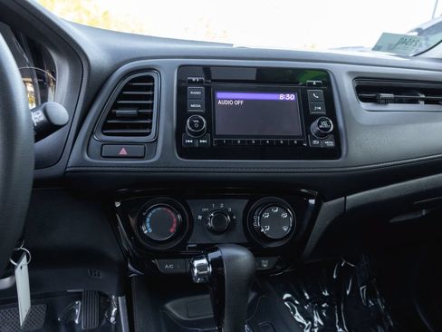Used 2019 Honda HR-V LX image 16