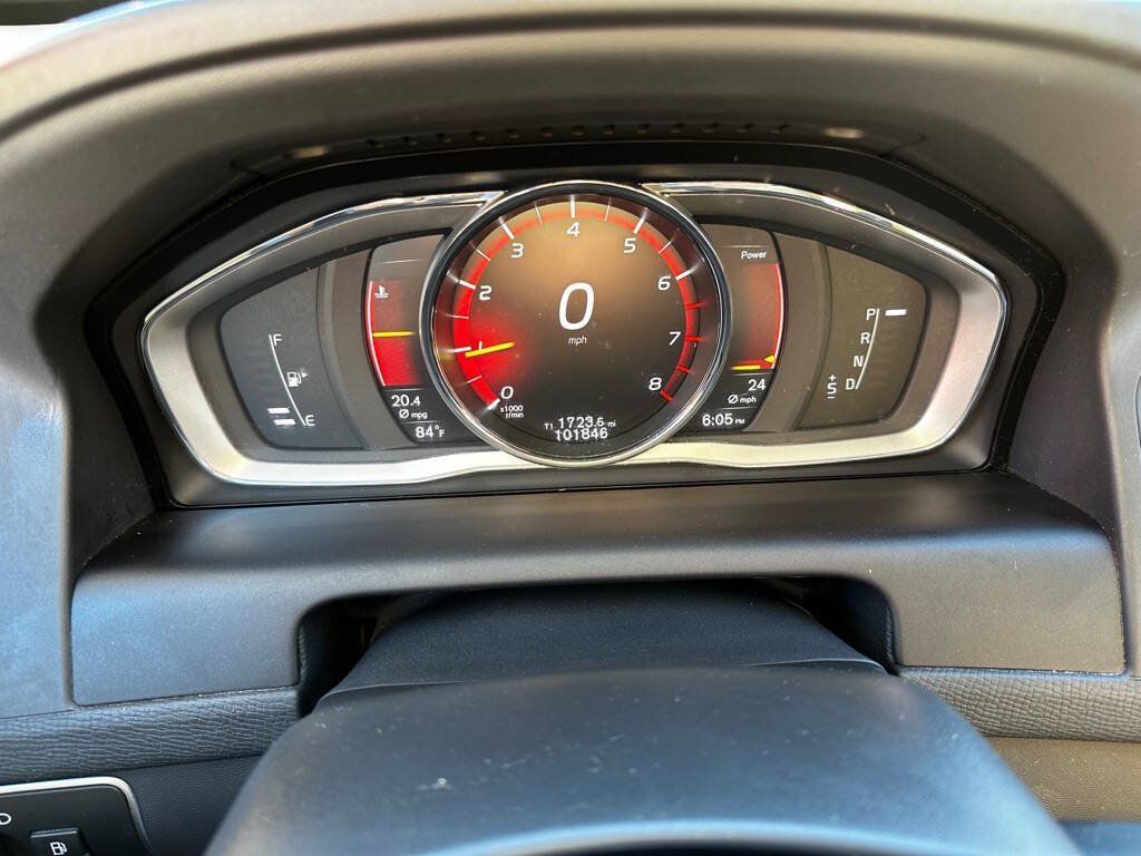 Used 2017 Volvo XC60 T5 Inscription w/ Preferred Option Package FWD image 15