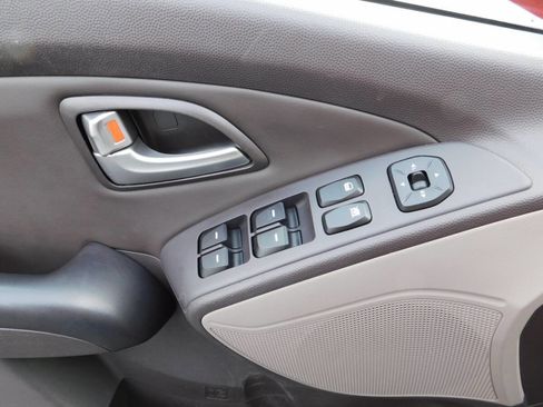 Used 2011 Hyundai Tucson GLS image 16