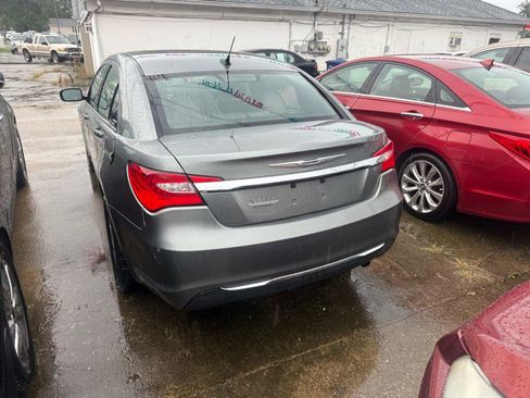 Used 2011 Chrysler 200 Touring image 3