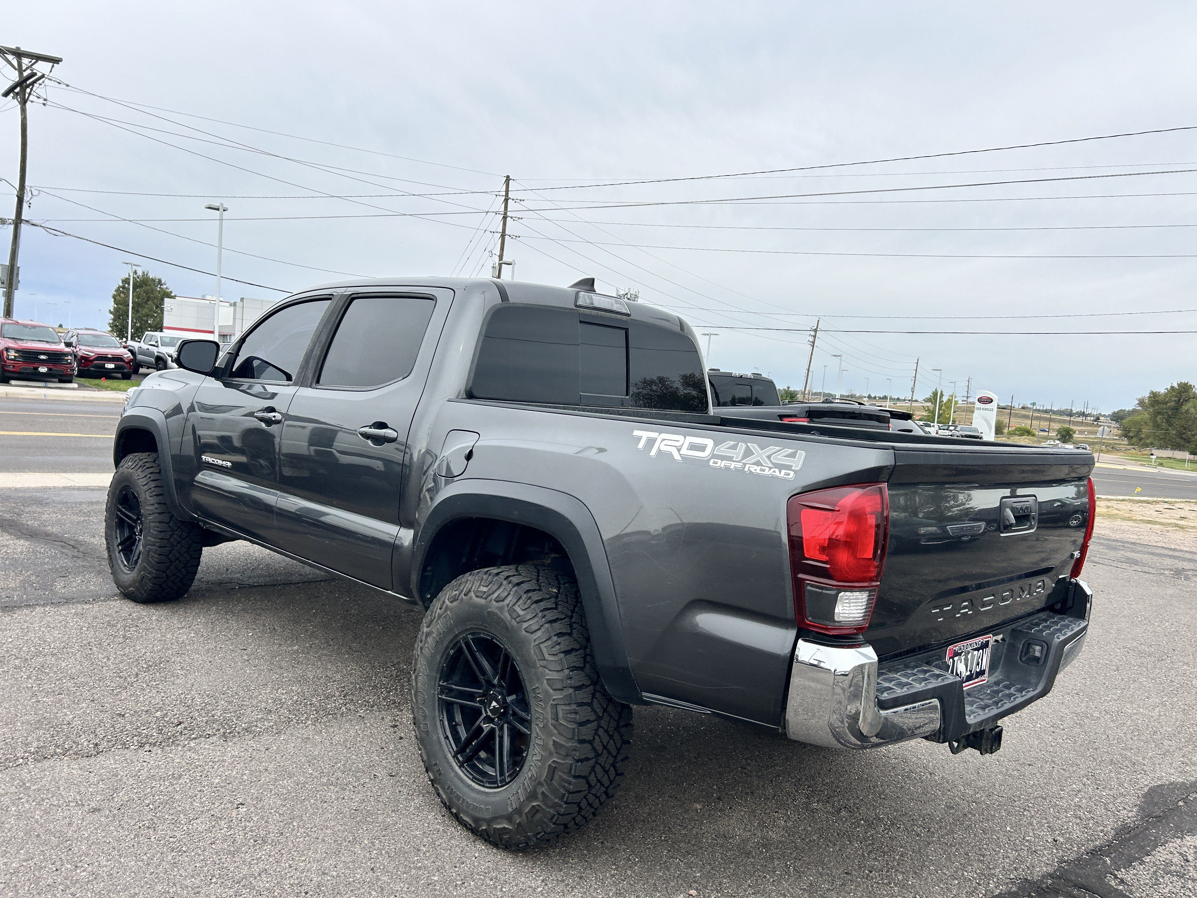 Used 2019 Toyota Tacoma TRD Off-Road AWD/4WD image 4