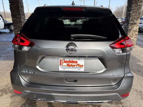 Used 2018 Nissan Rogue SV image 7