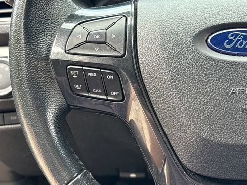 Used 2018 Ford Explorer XLT w/ Equipment Group 202A AWD/4WD image 18