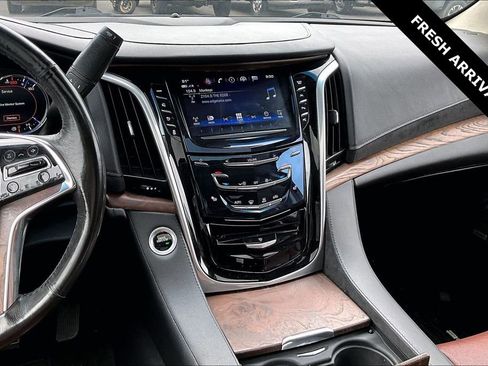 Used 2020 Cadillac Escalade Premium Luxury AWD/4WD image 7