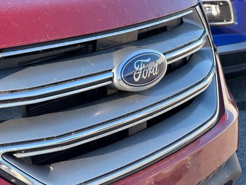Used 2017 Ford Edge Titanium w/ Technology Package FWD image 19
