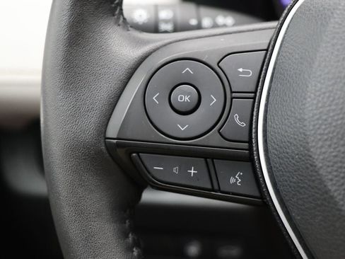 Used 2021 Toyota RAV4 XLE w/ Convenience Package image 19