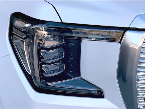 Used 2024 GMC Yukon XL Denali image 27