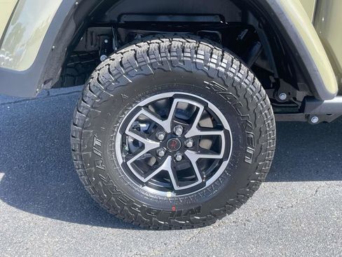 New 2026 Jeep Gladiator Rubicon w/ Steel Power Dome Hood Package AWD/4WD image 13