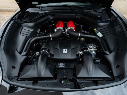 Used 2018 Ferrari California T RWD image 48