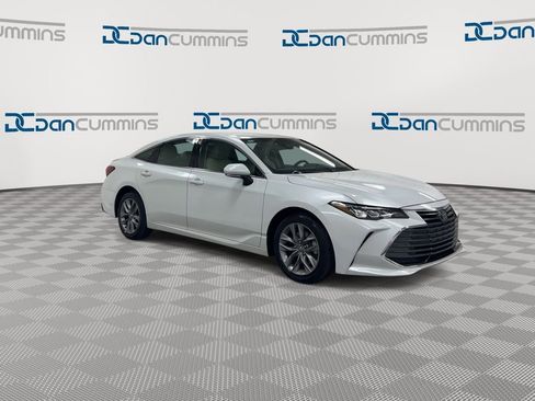 Used 2020 Toyota Avalon XLE w/ Carpet Mat Package image 2