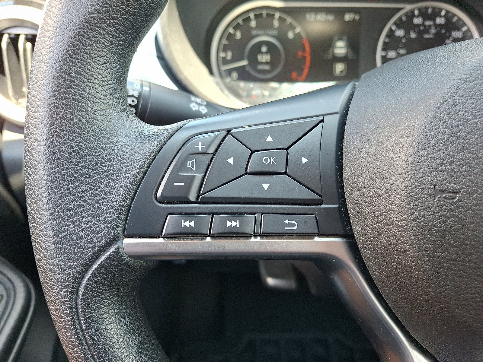 Used 2025 Nissan Versa SV FWD image 22
