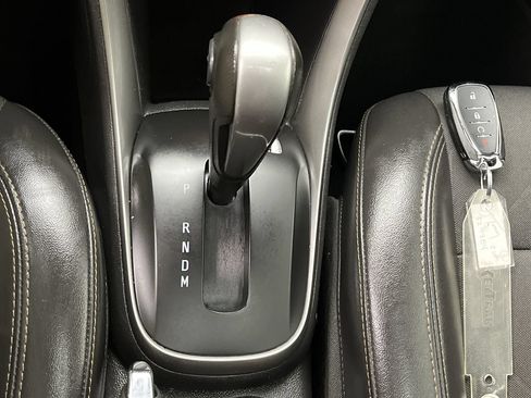 Used 2019 Chevrolet Trax LT w/ Sun & Sound Package AWD/4WD image 22