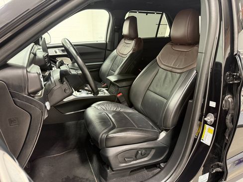 Used 2023 Ford Explorer Platinum w/ Technology Package image 10