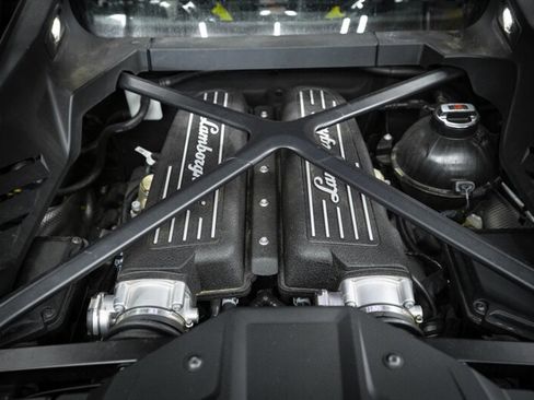 Used 2020 Lamborghini Huracan EVO image 40