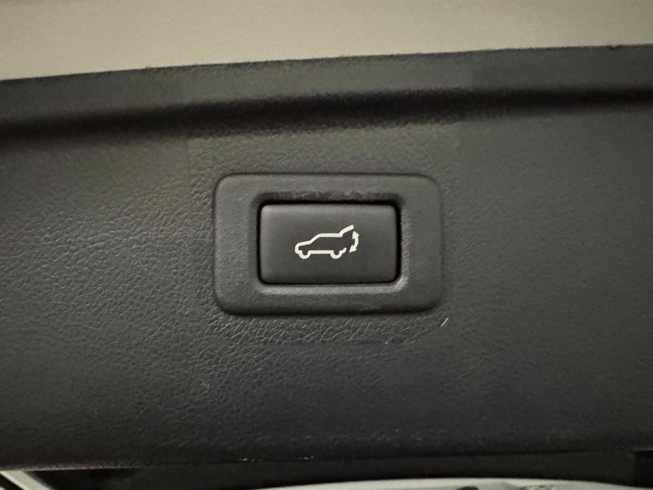 Used 2017 Subaru Outback 2.5i Limited AWD/4WD image 11