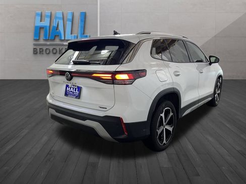 Certified 2025 Volkswagen Tiguan SE image 6