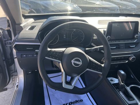 Used 2024 Nissan Altima 2.5 SV image 11