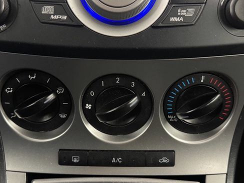 Used 2011 MAZDA MAZDA3 i Touring image 32