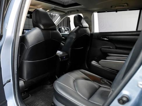 Used 2021 Toyota Highlander XLE FWD image 47