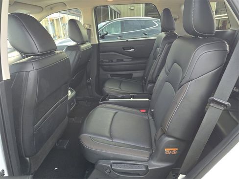 Used 2024 Nissan Pathfinder SL w/ SL Premium Package image 20