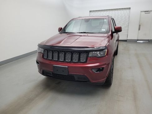 Used 2018 Jeep Grand Cherokee Altitude AWD/4WD image 15