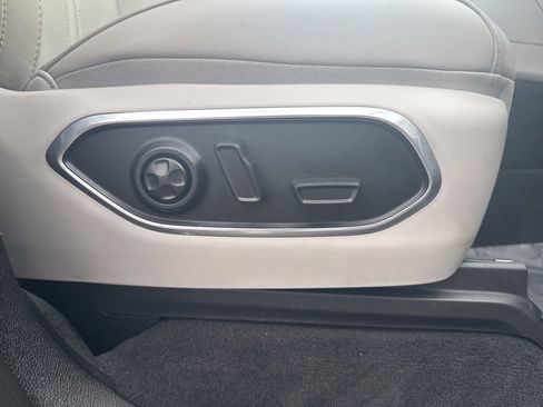 Used 2022 Jeep Wagoneer Series III w/ Premium Group I image 14