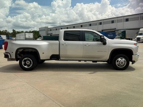 Used 2022 Chevrolet Silverado 3500 LT w/ Convenience Package AWD/4WD image 6