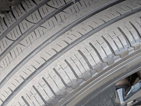 Used 2023 Jeep Grand Cherokee Limited w/ Black Appearance Package AWD/4WD image 11