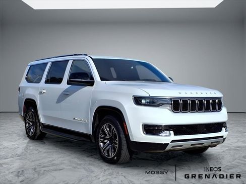 Used 2024 Jeep Wagoneer L Series II w/ Flexible Seating Group image 1