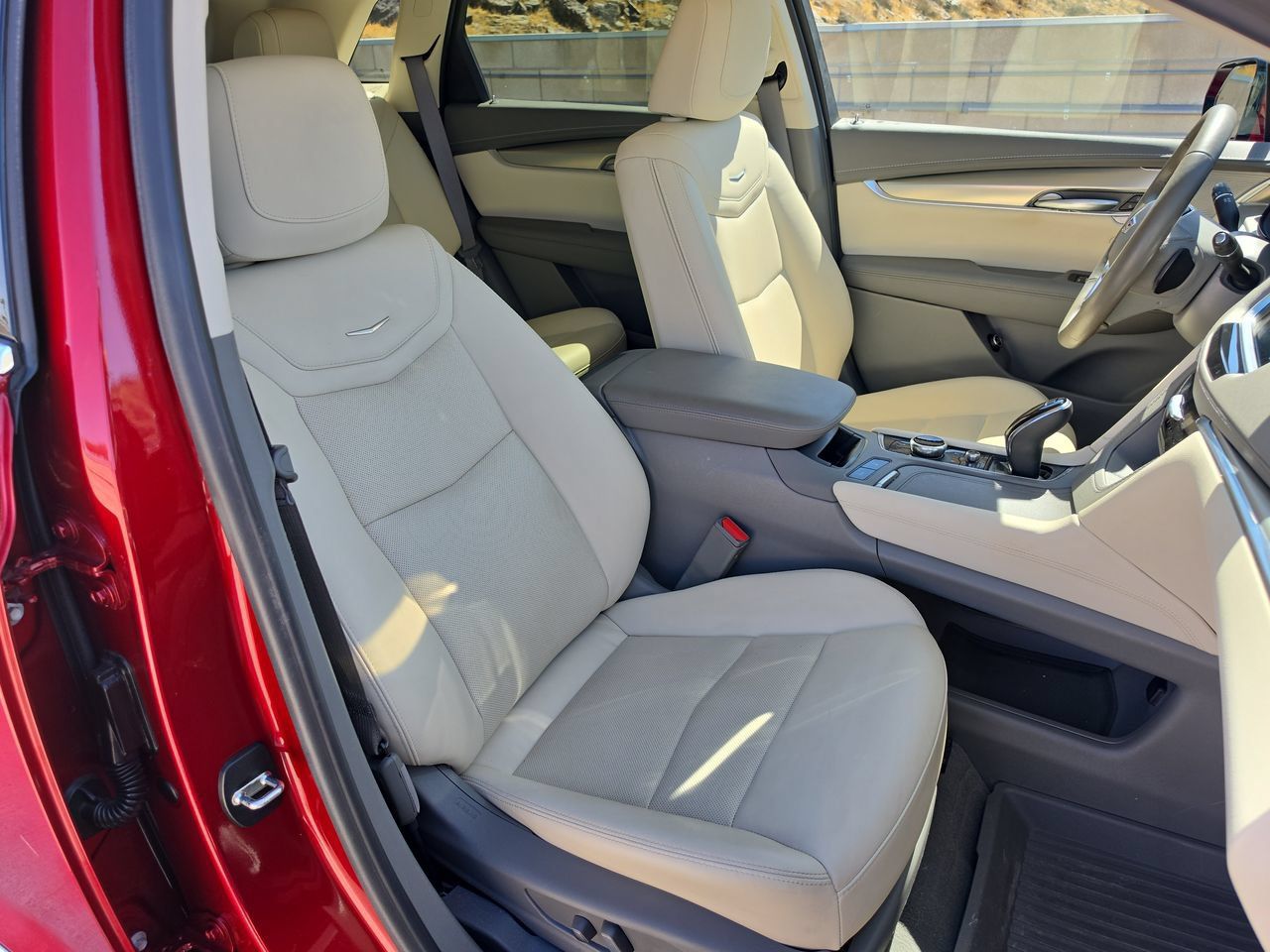 Used 2024 Cadillac XT5 Premium Luxury w/ Technology Package AWD/4WD image 29