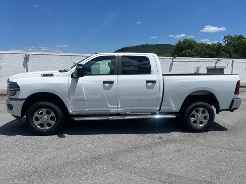 Used 2026 RAM 2500 Big Horn AWD/4WD image 1